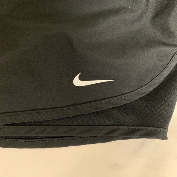 Nike women’s 3” Dry Tempo core running shorts - Picture 4 of 8